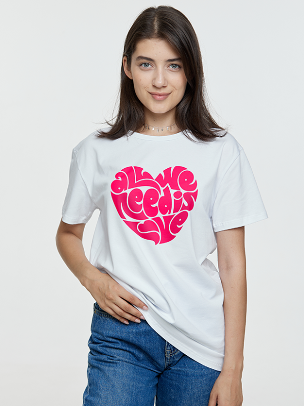 Футболка all we need is love