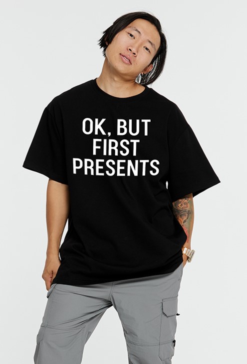 Футболка оверсайз Сначала подарки