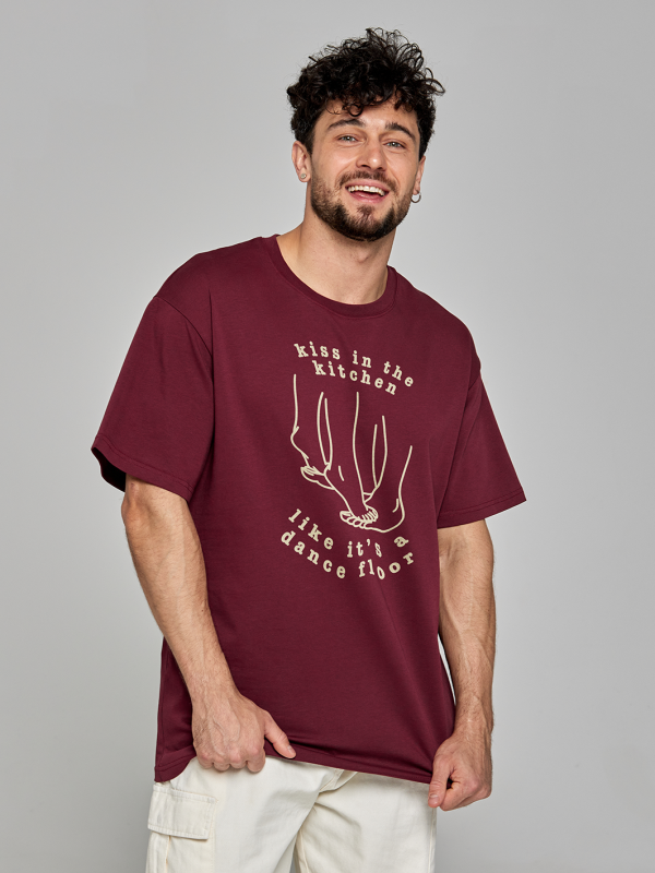 Футболка оверсайз kiss in the kitchen